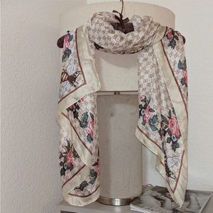 ✨AUTHENTIC VINTAGE - GUCCI Silk Scarf, LARGE size in classic brown rose print